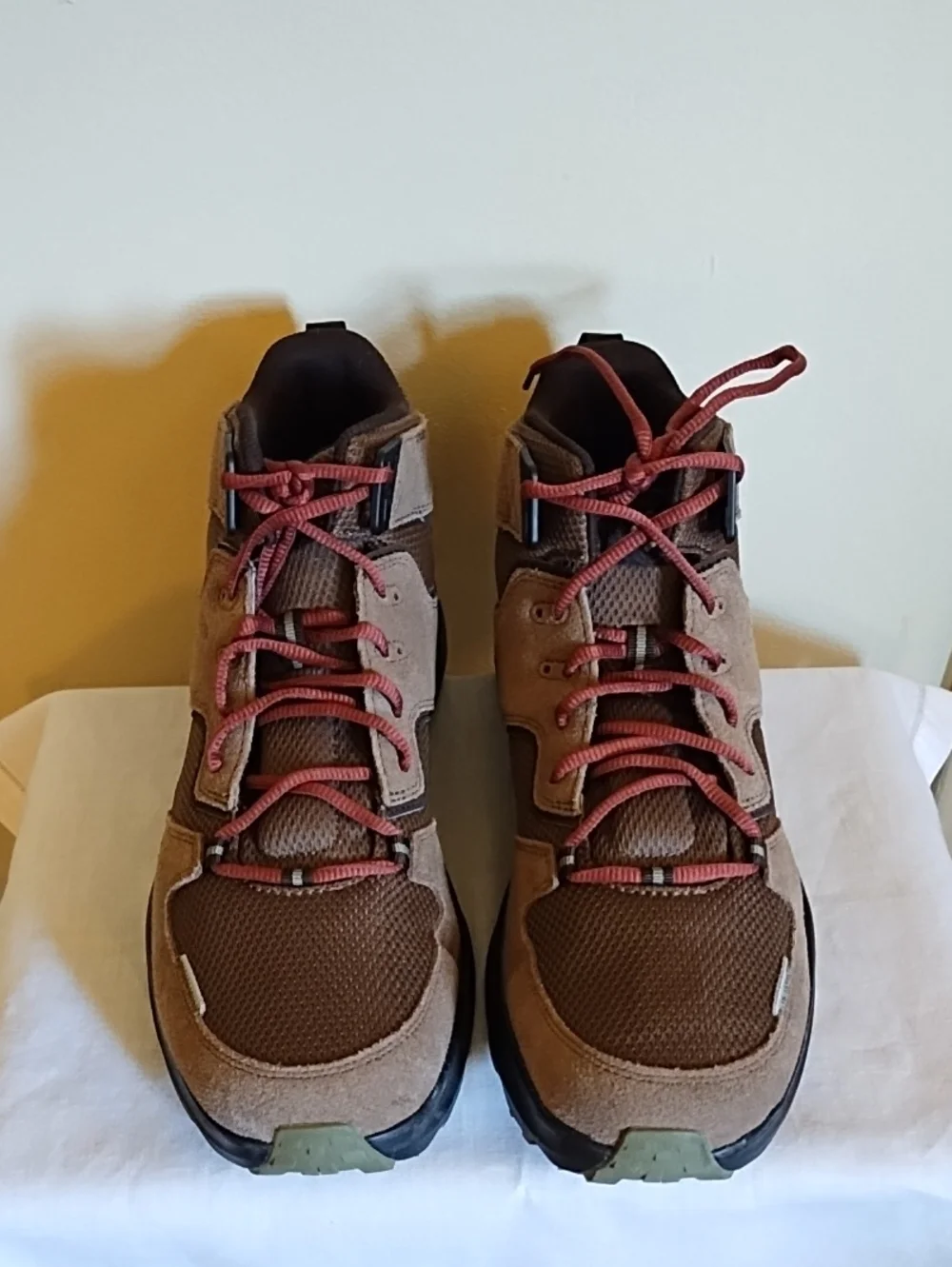 COLUMBIA MEN'S BENSON MID OMNI-SHIELD HIKING BOOTS NIB SZ 12.